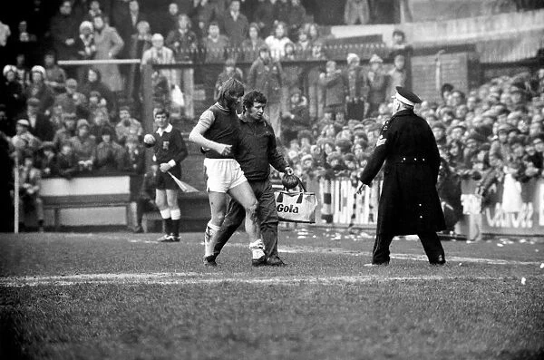 Football: West Ham vs. Burnley F. C. March 1975 75-01462-044