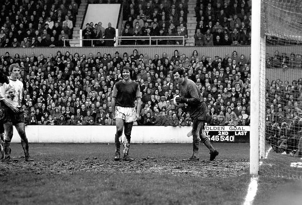 Football: West Ham vs. Burnley F. C. March 1975 75-01462-011