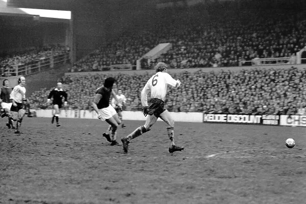 Football: West Ham vs. Burnley F. C. March 1975 75-01462-035
