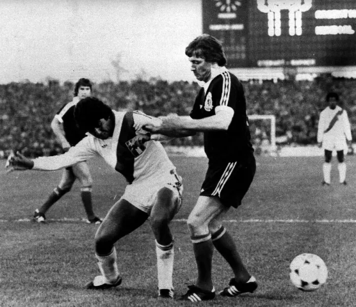 Framed Print : Football World Cup 1978 Peru 3 Scotland 1 Willie Johnston