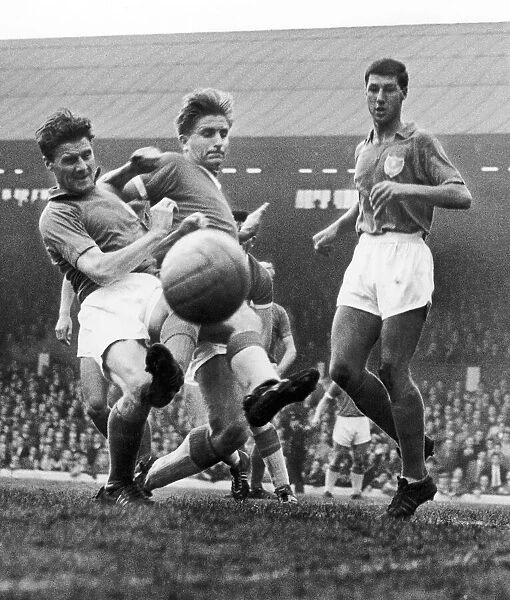 Footballer Dave Hickson in action against Portsmouth. Circa 1960