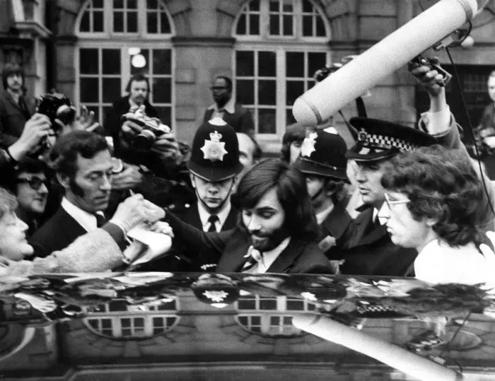 Framed Print : Footballer George Best leaving Marylebone Megistrates Court Framed Print : Footballer George Best leaving Marylebone Megistrates Court
