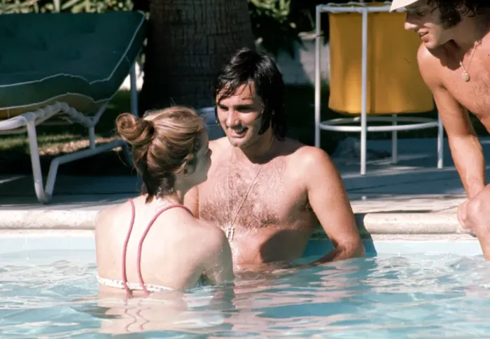 Framed Print : Footballer George Best relaxes with girlfriend Linda Joinett in a swimming pool in Palm Framed Print : Footballer George Best relaxes with girlfriend Linda Joinett in a swimming pool in Palm