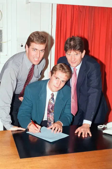 Framed Print : Footballer Phil Parkinson, signs for Reading Football Club, Friday 3rd July 1992 Framed Print : Footballer Phil Parkinson, signs for Reading Football Club, Friday 3rd July 1992