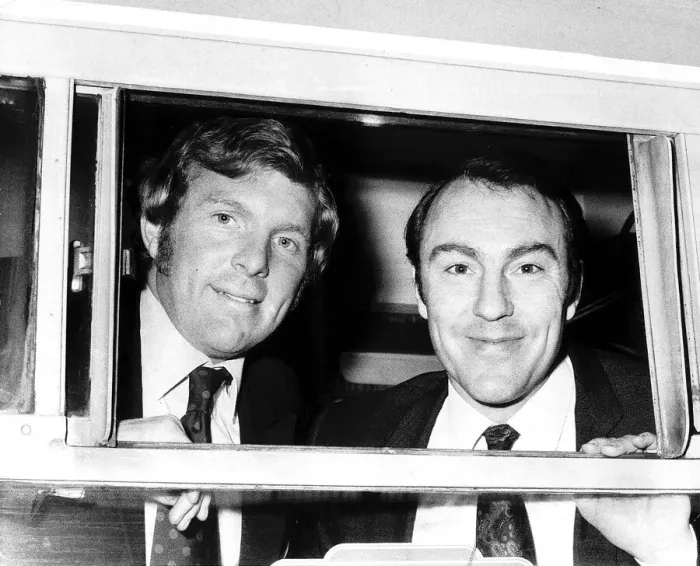 Framed Print : Footballers Bobby Moore and Jimmy Greaves leaving Euston station for Manchester Framed Print : Footballers Bobby Moore and Jimmy Greaves leaving Euston station for Manchester