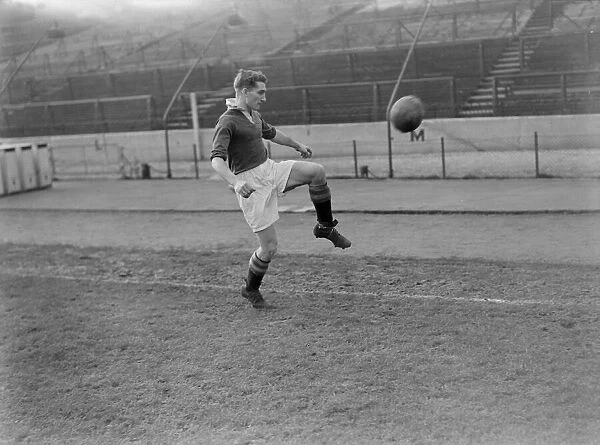 Footballl Roy Bentley of Chelsea, seen here training. 1  /  1  /  1951 B316  /  6