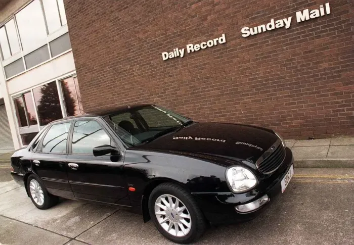 Framed Print : FORD SCORPIO saloon March 1998 SDR 11 parked outside Daily Record Sunday Framed Print : FORD SCORPIO saloon March 1998 SDR 11 parked outside Daily Record Sunday