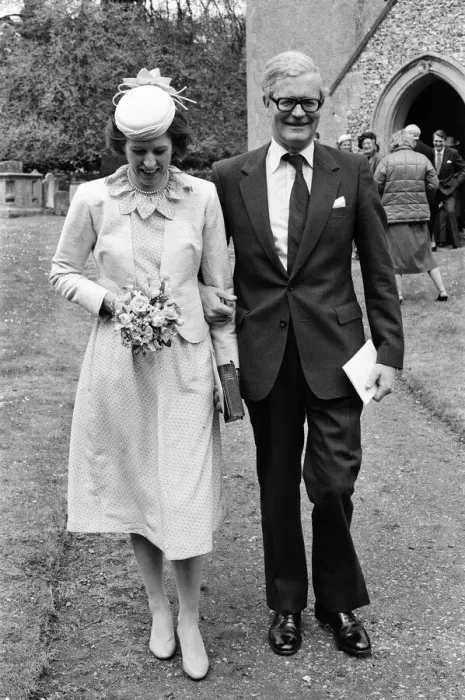 Framed Print : Foreign Office Minister Douglas Hurd took time off from the Falklands crisis to marry his Framed Print : Foreign Office Minister Douglas Hurd took time off from the Falklands crisis to marry his