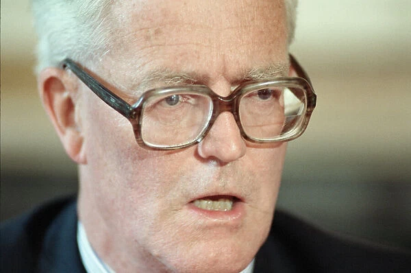 Foreign Secretary Douglas Hurd delivers a statement during the Gulf crisis