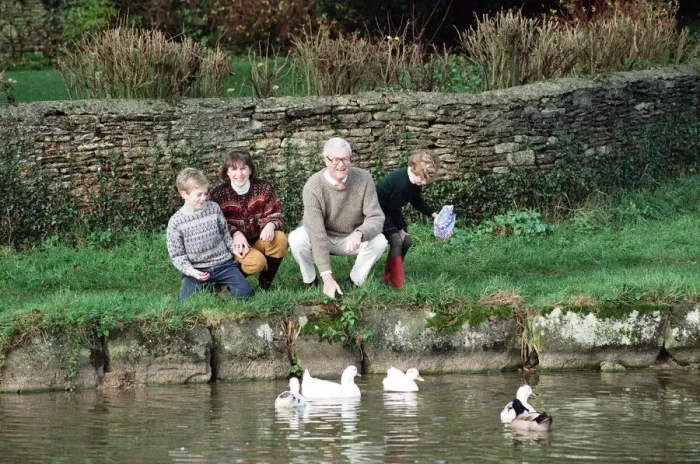 Framed Print : Foreign Secretary Douglas Hurd with his wife Judy and their children. 24th November 1990 Framed Print : Foreign Secretary Douglas Hurd with his wife Judy and their children. 24th November 1990