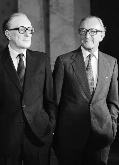 Framed Print : Foreign Secretary Lord Carrington comes face to face with his wax double after