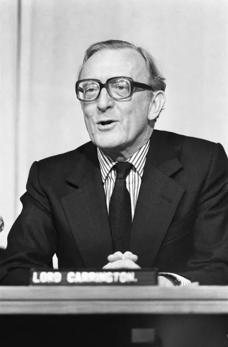 Framed Print : Foreign Secretary Lord Carrington at a conference on Rhodesia. 7th December 1979 Framed Print : Foreign Secretary Lord Carrington at a conference on Rhodesia. 7th December 1979