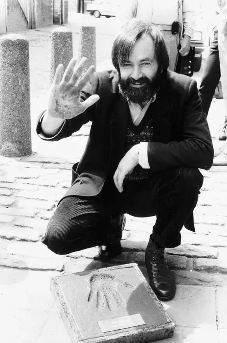 Framed Print : Bill Forsyth film producer making hand impression hand print in paving stone outside Framed Print : Bill Forsyth film producer making hand impression hand print in paving stone outside