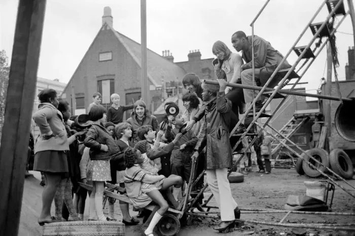 Framed Print : The Foundations pop group surrounded by children at the Notting Hill playground Framed Print : The Foundations pop group surrounded by children at the Notting Hill playground