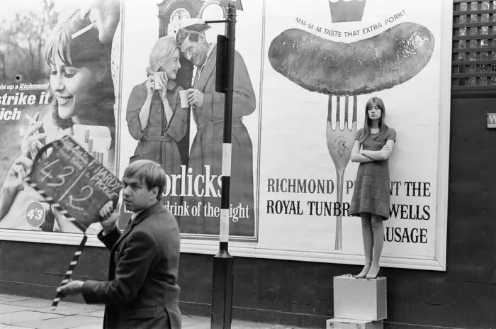 Framed Print : Francoise Hardy, french singer, filming on Exhibition Road in London, 11th October 1965 Framed Print : Francoise Hardy, french singer, filming on Exhibition Road in London, 11th October 1965