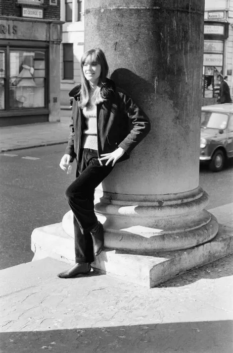 Framed Print : Francoise Hardy, french singer, pictured at St Georges Church, Hanover Square Framed Print : Francoise Hardy, french singer, pictured at St Georges Church, Hanover Square
