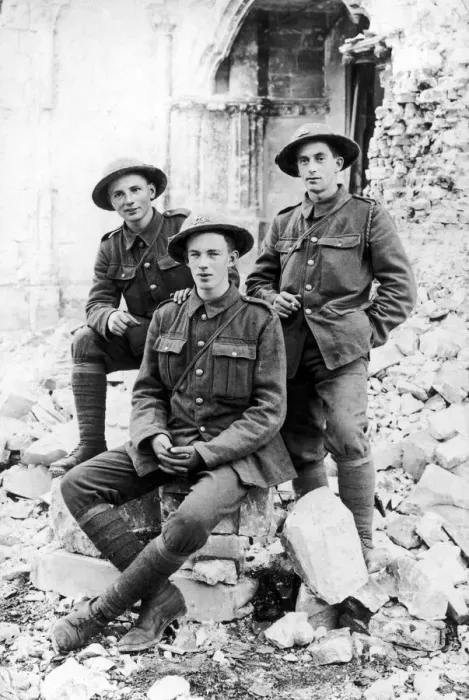 Framed Print : Frank Brazier of the 3rd Battalion The Royal Warwickshire Regiment (centre Framed Print : Frank Brazier of the 3rd Battalion The Royal Warwickshire Regiment (centre
