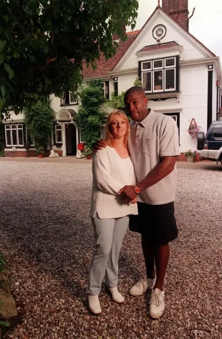 Framed Print : Frank Bruno former Heavyweight Boxer July 1998 at his home in Essex with wife Framed Print : Frank Bruno former Heavyweight Boxer July 1998 at his home in Essex with wife