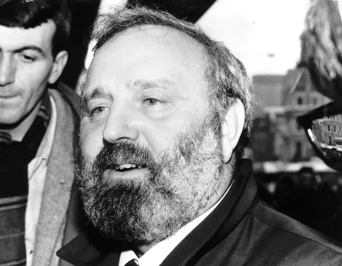 Framed Print : Frank Dobson Labour MP for Holborn and St Pancreas visits the scene of the Kings Cross Framed Print : Frank Dobson Labour MP for Holborn and St Pancreas visits the scene of the Kings Cross
