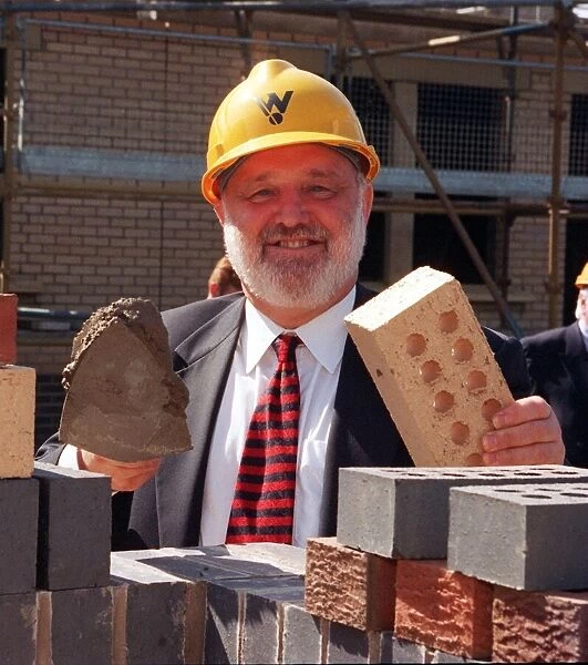 Frank Dobson Laying bricks at Springburn August 1997