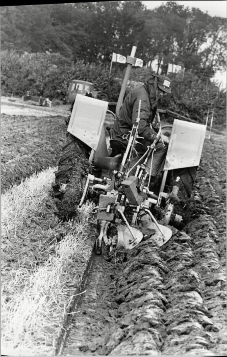 Framed Print : Frank Jackson ploughing competition at West Hallam and Ockbrook 15th September 1988 Framed Print : Frank Jackson ploughing competition at West Hallam and Ockbrook 15th September 1988