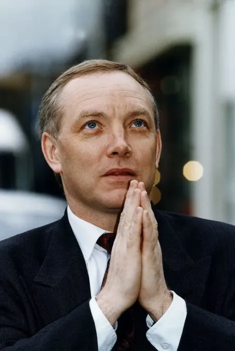 Framed Print : Frank Maloney Lennox Lewises boxing manager prays for fight against Evander Holyfield Framed Print : Frank Maloney Lennox Lewises boxing manager prays for fight against Evander Holyfield