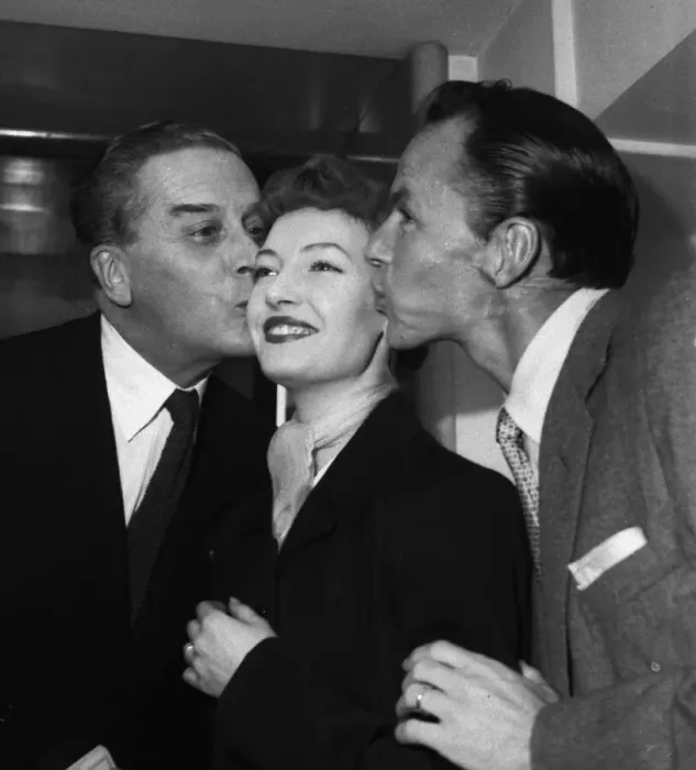 Framed Print : Frank Sinatra and Jack Buchanan kissing Jean Carson 1953 Framed Print : Frank Sinatra and Jack Buchanan kissing Jean Carson 1953