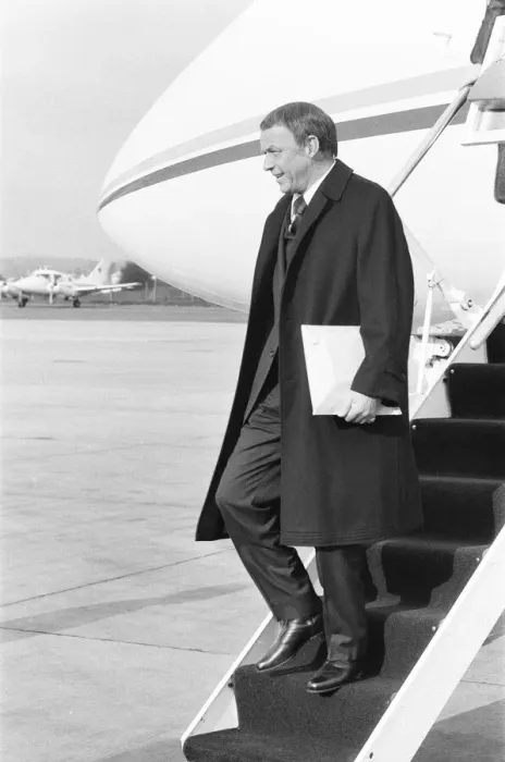 Framed Print : Frank Sinatra seen here arriving at Gatwick Airport in his Gulfstream private jet