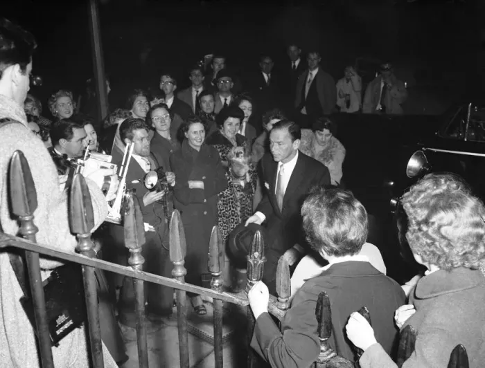 Framed Print : Frank Sinatra seen here arriving at the home of lady Northamptons in London Framed Print : Frank Sinatra seen here arriving at the home of lady Northamptons in London