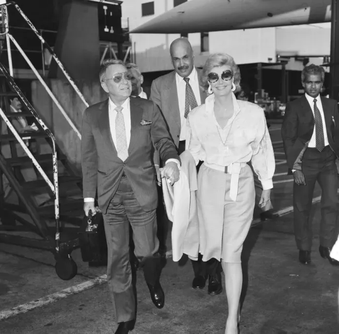 Framed Print : Frank Sinatra and wife Barbara Marx seen at Heathrow Airport prior to departing for New
