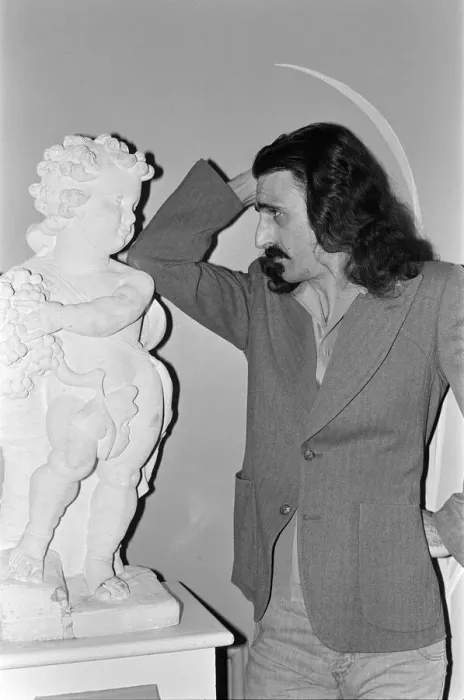 Framed Print : Frank Zappa. American musician. Pictured at The Dorchester Hotel in London Framed Print : Frank Zappa. American musician. Pictured at The Dorchester Hotel in London