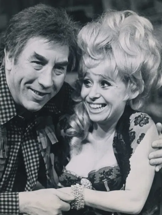 Framed Print : Frankie Howerd and Barbara Windsor rehearsing for the production of Framed Print : Frankie Howerd and Barbara Windsor rehearsing for the production of