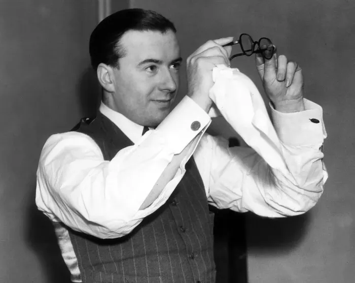 Framed Print : Fred Davis Snooker Player - checks his glasses A©Mirrorpix
