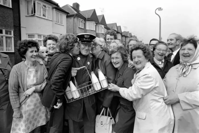 Framed Print : Fred the Milkman Retires: For twenty-one years Fred Horton has been delivering milk to