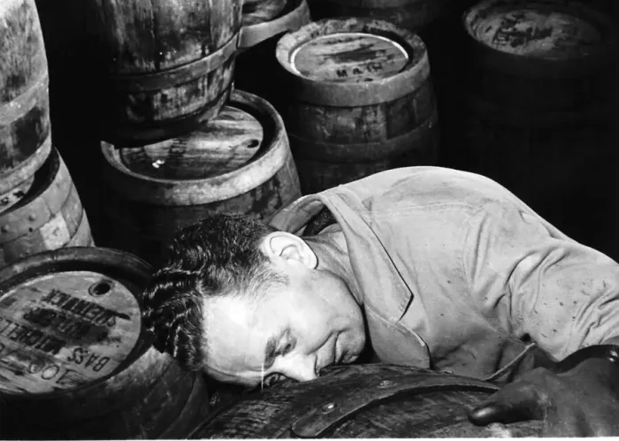 Framed Print : Fred Wycherley official smeller at a brewery in Wolverhampton Staffordshire checking for