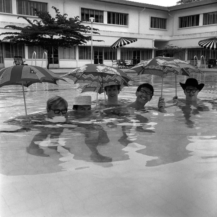Framed Print : Freddie & the Dreamers Pop Group in Singapore March 1965 Sitting in swimming pool Framed Print : Freddie & the Dreamers Pop Group in Singapore March 1965 Sitting in swimming pool