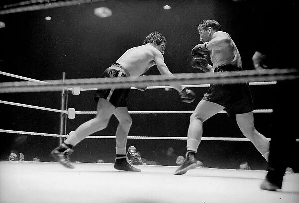 Freddie Mills v Gus Lesnevich - July 1946 in action