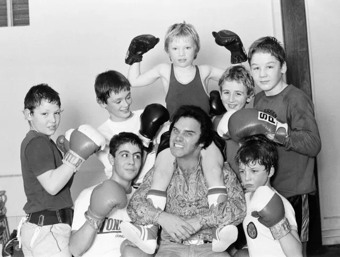 Framed Print : Freddie Starr, Comedian, pictured with young children, January 1981