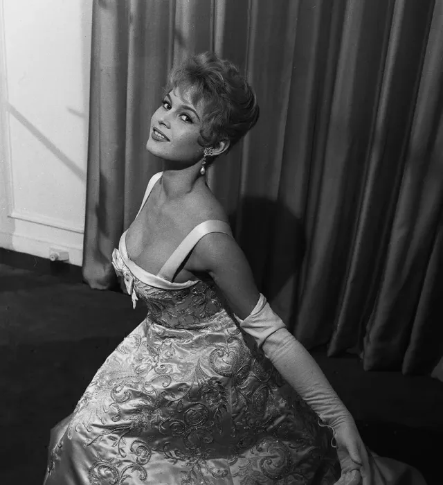 Framed Print : French actress Bridgitte Bardot rehearses her curtsy in anticipation of her meeting with Framed Print : French actress Bridgitte Bardot rehearses her curtsy in anticipation of her meeting with