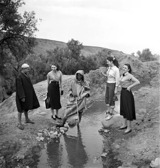 Framed Print : French actresses on a visit to Morocco speak to a local guide as he takes them Framed Print : French actresses on a visit to Morocco speak to a local guide as he takes them
