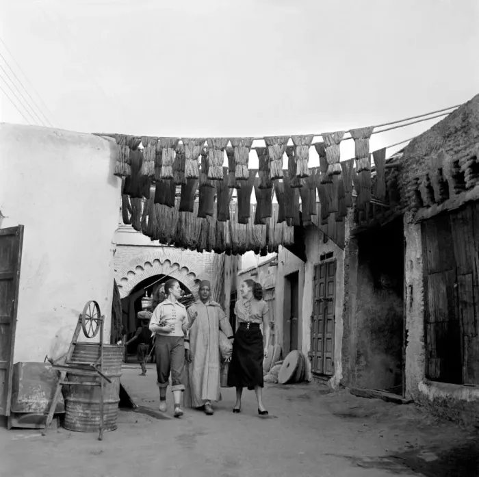 Framed Print : Two French actresses walk through the streets and market square in Marrakech Framed Print : Two French actresses walk through the streets and market square in Marrakech