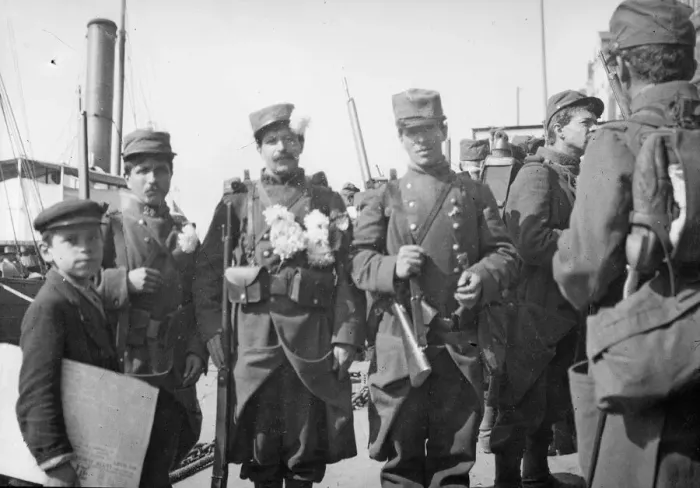 Framed Print : French soldiers of the 6th Army leaving Le Harve for the front lines 5th September 1914