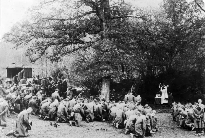 Framed Print : French soldiers hold a mass for their fallen comrades just behind the front line near Framed Print : French soldiers hold a mass for their fallen comrades just behind the front line near