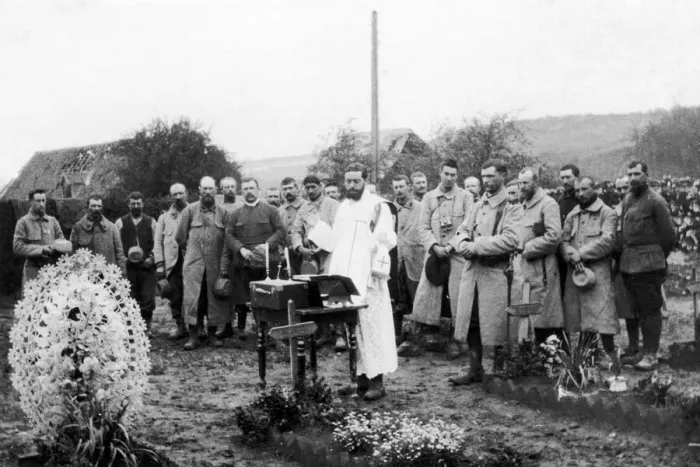 Framed Print : French soldiers hold a mass amongst the graves of their fallen comrades just behind