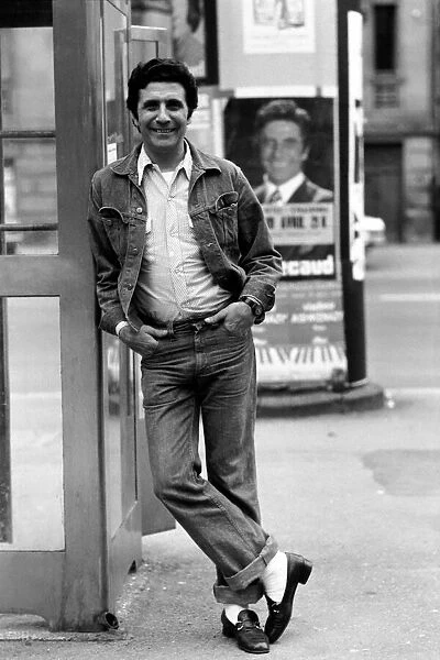 French star singer Gilbert Becaud in Strasbourg, France. April 1975 75-2078-001