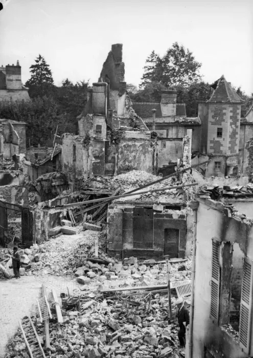 Framed Print : The French town of Senlis following a bombardment by German artillery during their Framed Print : The French town of Senlis following a bombardment by German artillery during their