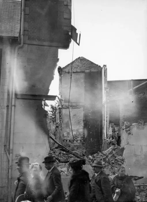 Framed Print : The French town of Senlis following a bombardment by German artillery Framed Print : The French town of Senlis following a bombardment by German artillery