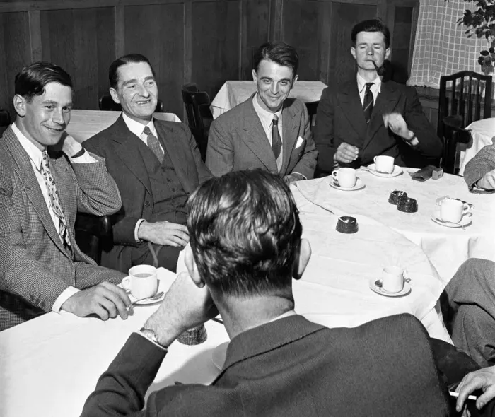 Framed Print : Frogmens Reunion for World War Two heroes awarded the Victoria Cross Framed Print : Frogmens Reunion for World War Two heroes awarded the Victoria Cross
