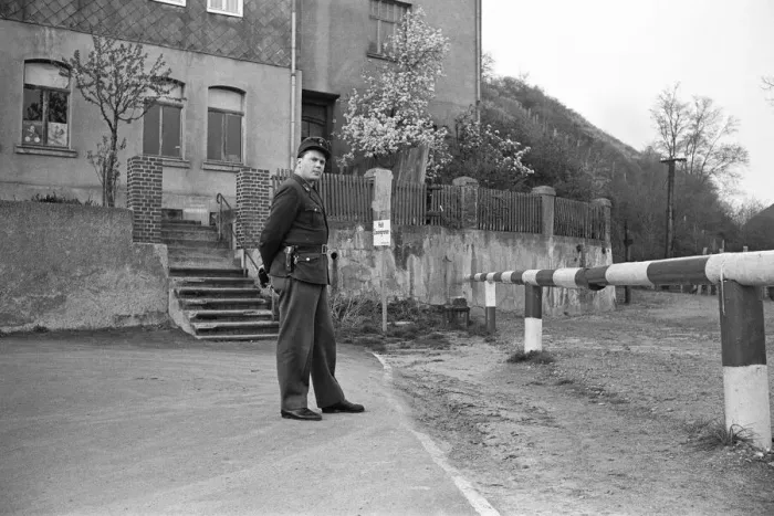 Framed Print : Frontier scenes at the East West Germany border. 17th April 1961