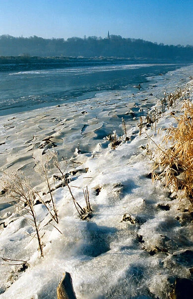 The frozen River Tyne at Newburn, North Tyneside. January 1991